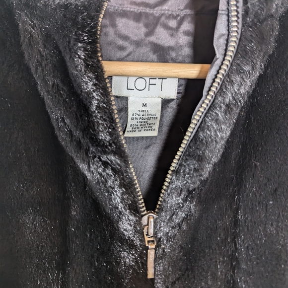LOFT Black Faux Fur Vest - Picture 3 of 4